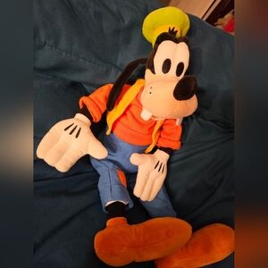 Disney Goofy 19" plush toy‎ Disney Store